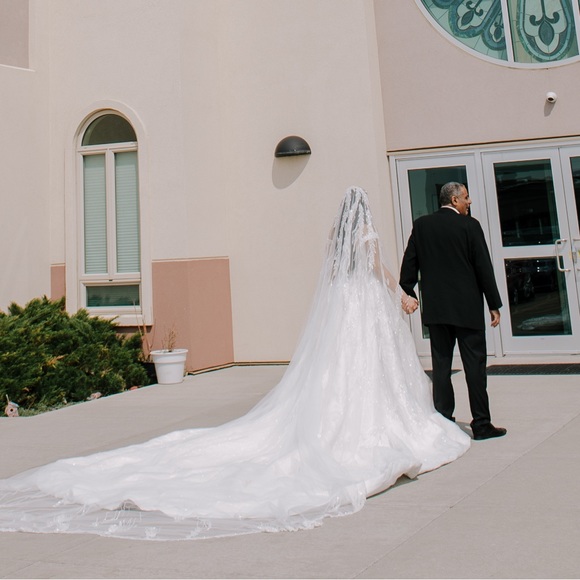 Custom handmade wedding dress/gown Designed with 5 meter veil &3 meter o… - Picture 16 of 17